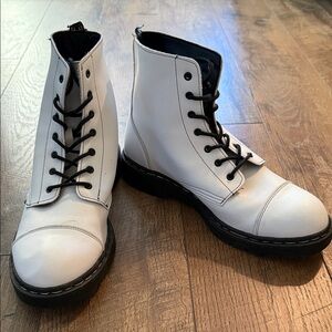 Tuk White Leather Men’s Boots